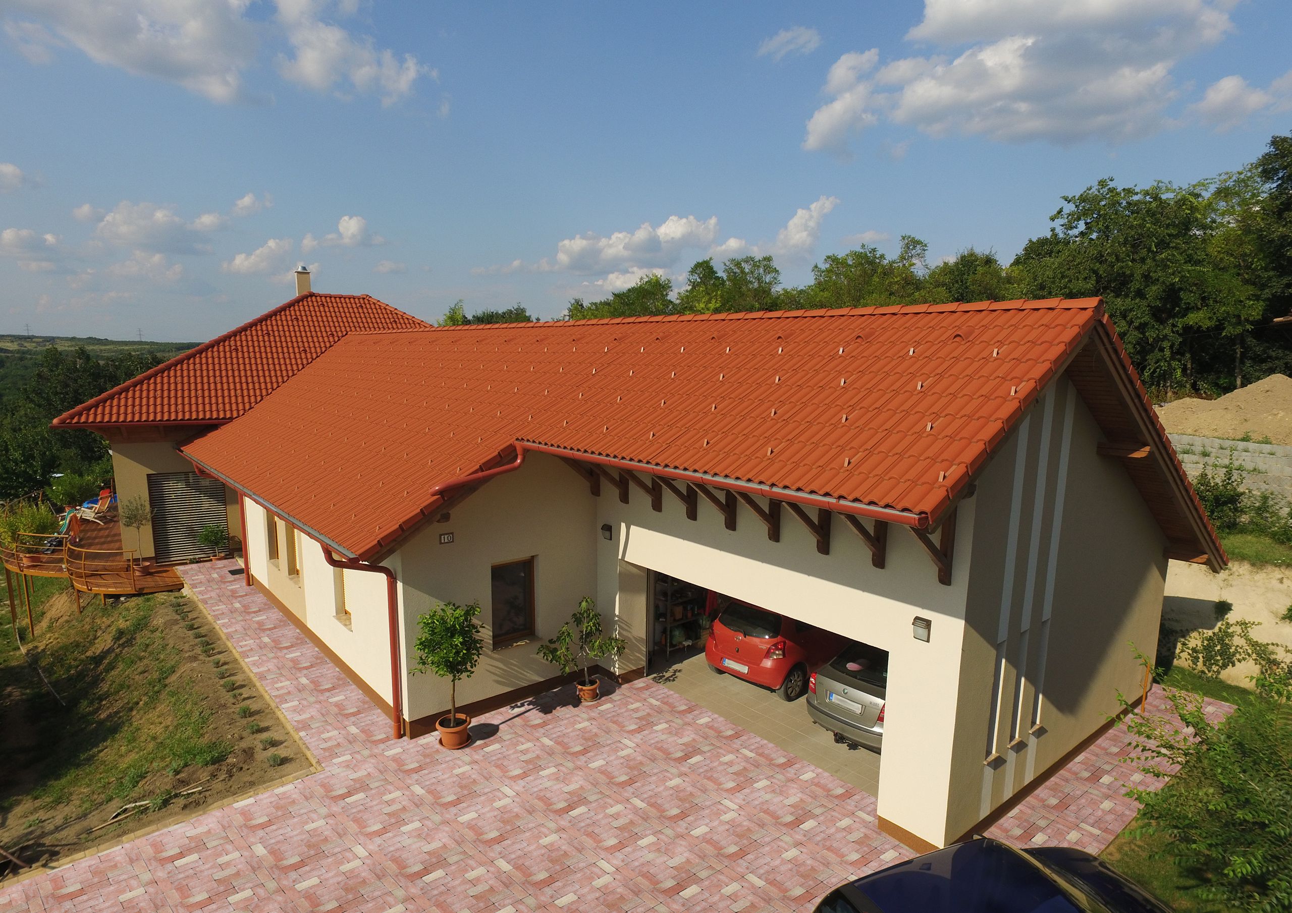 teglako-sarga-piros-01-danubia-tegla 1125